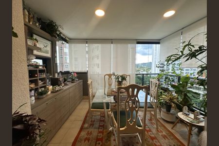 Apartamento para alugar com 112m², 2 quartos e 2 vagasSala