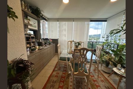 Apartamento para alugar com 112m², 2 quartos e 2 vagasSala