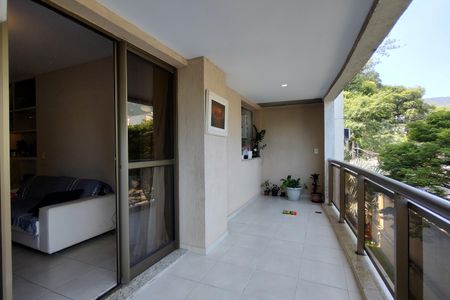 Apartamento para alugar com 90m², 3 quartos e 1 vaga Apartamento para alugar com 90m², 3 quartos e 1 vagaVaranda