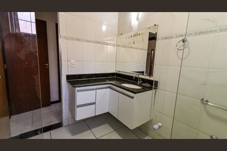 Casa à venda com 287m², 3 quartos e 4 vagasBanheiro 1