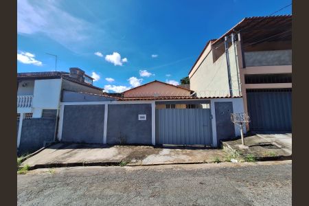 Casa à venda com 287m², 3 quartos e 4 vagasFachada