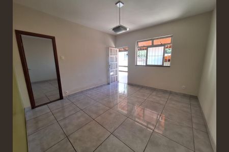 Casa à venda com 287m², 3 quartos e 4 vagasSala