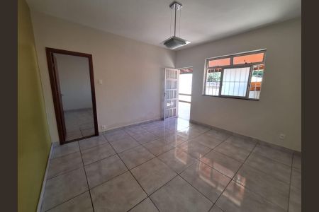 Casa à venda com 287m², 3 quartos e 4 vagasSala