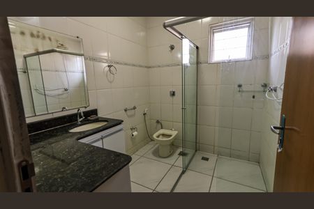 Casa à venda com 287m², 3 quartos e 4 vagasBanheiro 1