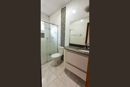 Casa à venda com 287m², 3 quartos e 4 vagasBanheiro 2