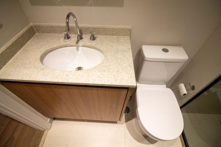 Banheiro de kitnet/studio para alugar com 1 quarto, 30m² em Campo Belo, São Paulo