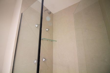 Banheiro de kitnet/studio para alugar com 1 quarto, 30m² em Campo Belo, São Paulo