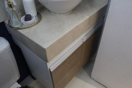 Casa de condomínio à venda com 117m², 4 quartos e 2 vagasLavabo