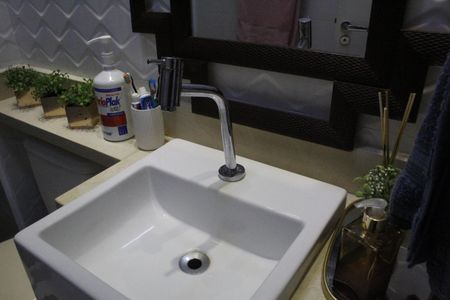 Casa de condomínio à venda com 117m², 4 quartos e 2 vagasBanheiro Social