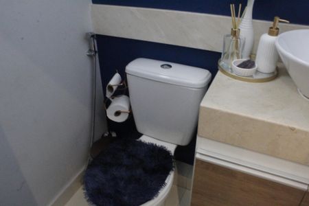 Casa de condomínio à venda com 117m², 4 quartos e 2 vagasLavabo