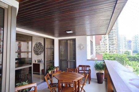 Apartamento à venda com 179m², 4 quartos e 3 vagasVaranda