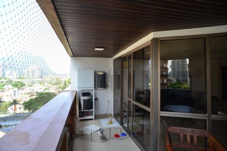Apartamento à venda com 179m², 4 quartos e 3 vagasVaranda