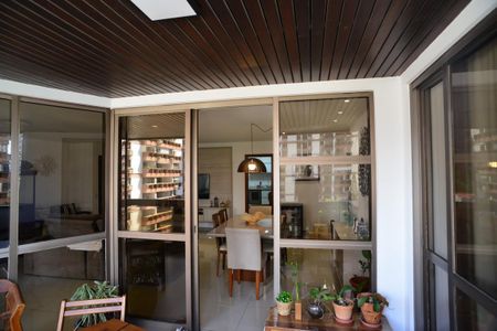 Apartamento à venda com 179m², 4 quartos e 3 vagasVaranda