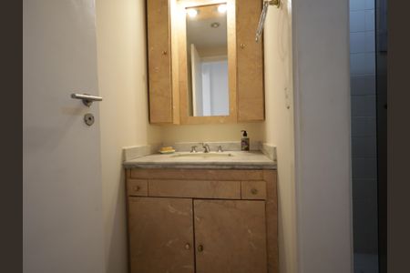 Apartamento para alugar com 70m², 3 quartos e 2 vagasBanheiro