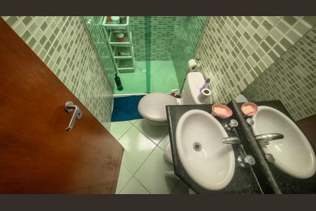 Casa à venda com 92m², 3 quartos e 2 vagasBanheiro