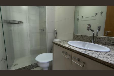 Apartamento para alugar com 170m², 3 quartos e 2 vagas Apartamento para alugar com 170m², 3 quartos e 2 vagasBanheiro da Suíte 1