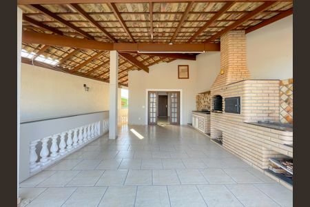 Casa à venda com 200m², 2 quartos e 3 vagasChurrasqueira