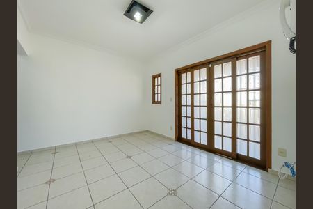 Casa à venda com 200m², 2 quartos e 3 vagasSala