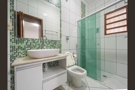 Casa à venda com 200m², 2 quartos e 3 vagasBanheiro da Suíte 2