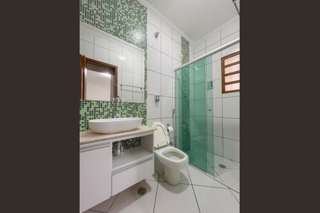 Casa à venda com 200m², 2 quartos e 3 vagasBanheiro da Suíte 2