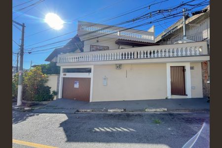 Casa à venda com 200m², 2 quartos e 3 vagasFachada