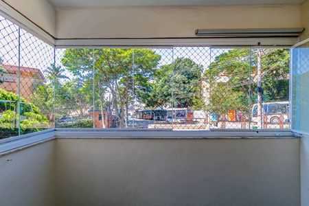 Apartamento à venda com 60m², 2 quartos e 1 vaga Apartamento à venda com 60m², 2 quartos e 1 vagaVaranda