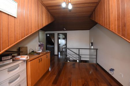 Casa para alugar com 240m², 4 quartos e 2 vagasEscritório