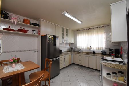 Casa para alugar com 240m², 4 quartos e 2 vagasCozinha