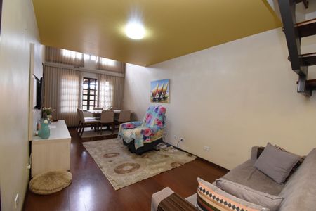 Casa para alugar com 240m², 4 quartos e 2 vagasSala
