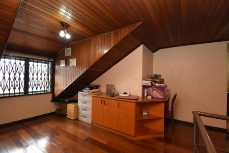 Casa para alugar com 240m², 4 quartos e 2 vagasEscritório