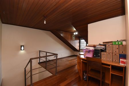 Casa para alugar com 240m², 4 quartos e 2 vagasEscritório