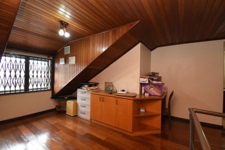 Casa para alugar com 240m², 4 quartos e 2 vagasEscritório