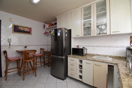 Casa para alugar com 240m², 4 quartos e 2 vagasCozinha