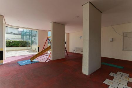 Apartamento para alugar com 55m², 2 quartos e 1 vaga Apartamento para alugar com 55m², 2 quartos e 1 vagaÁrea comum - Playground