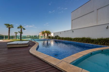 Apartamento à venda com 36m², 1 quarto e 1 vaga Apartamento à venda com 36m², 1 quarto e 1 vagaÁrea comum - Piscina