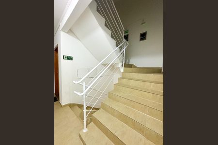 Apartamento para alugar com 97m², 2 quartos e 1 vagaEscada