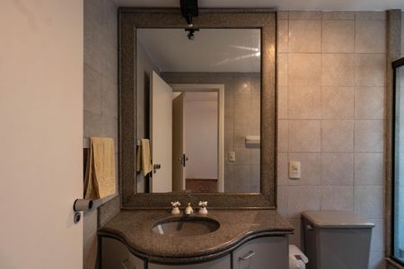 Apartamento à venda com 155m², 3 quartos e 3 vagas Apartamento à venda com 155m², 3 quartos e 3 vagasBanheiro da Suíte 1