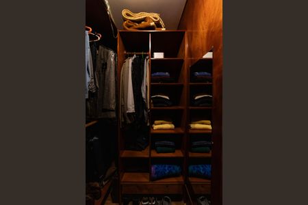 Apartamento à venda com 155m², 3 quartos e 3 vagas Apartamento à venda com 155m², 3 quartos e 3 vagasCloset da suíte 2