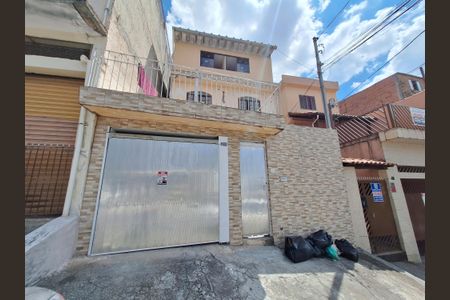 Casa para alugar com 80m², 2 quartos e sem vaga Casa para alugar com 80m², 2 quartos e sem vagaFachada