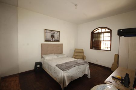 Casa à venda com 280m², 6 quartos e 2 vagasquarto 1