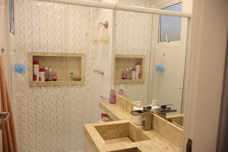 Casa à venda com 120m², 3 quartos e 2 vagasBanheiro