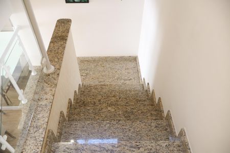 Casa à venda com 120m², 3 quartos e 2 vagasEscada