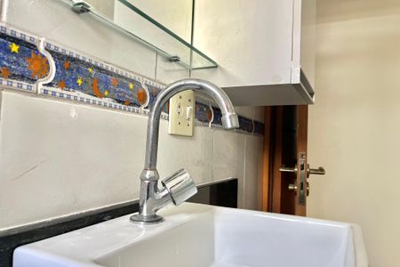 Apartamento à venda com 60m², 2 quartos e sem vaga Apartamento à venda com 60m², 2 quartos e sem vagaBanheiro