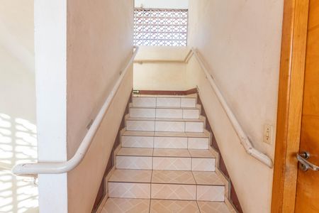 Apartamento à venda com 51m², 2 quartos e 1 vagaEscada entrada 