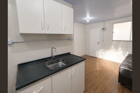 Cozinha de kitnet/studio para alugar com 1 quarto, 18m² em Jardim Cidade de Florianopolis, São José