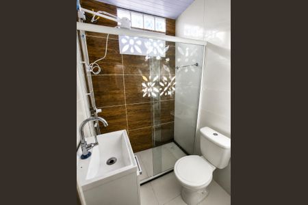 Banheiro de kitnet/studio para alugar com 1 quarto, 18m² em Jardim Cidade de Florianopolis, São José