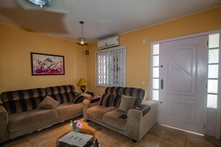 Casa à venda com 140m², 4 quartos e 3 vagas Casa à venda com 140m², 4 quartos e 3 vagasSala