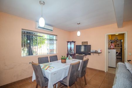 Casa à venda com 140m², 4 quartos e 3 vagas Casa à venda com 140m², 4 quartos e 3 vagasSala 2