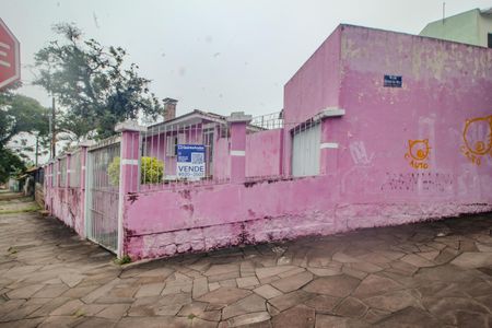 Casa à venda com 140m², 4 quartos e 3 vagas Casa à venda com 140m², 4 quartos e 3 vagasFachada/Placa