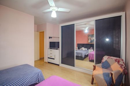 Casa à venda com 140m², 4 quartos e 3 vagas Casa à venda com 140m², 4 quartos e 3 vagasSuite